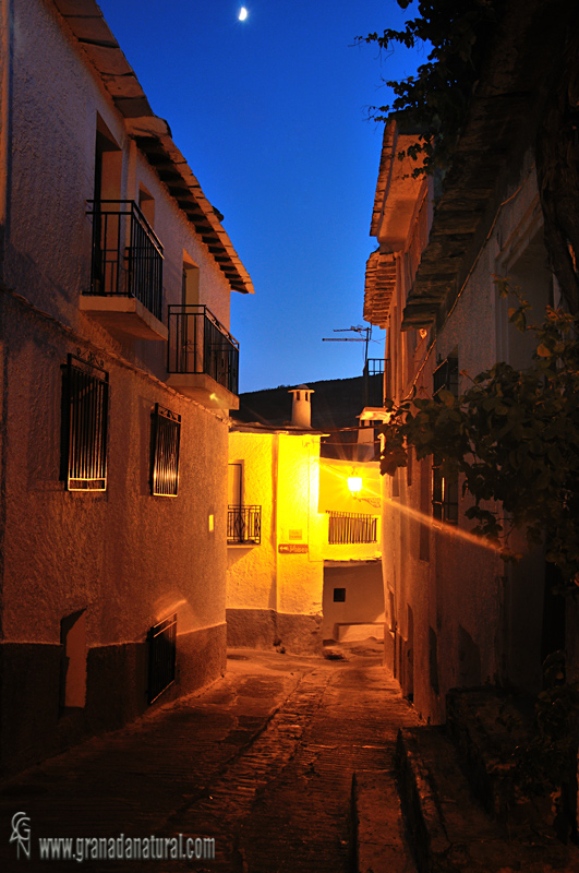 Calle de Capileira ( Alpujarra Granadina). Pueblos de Granada