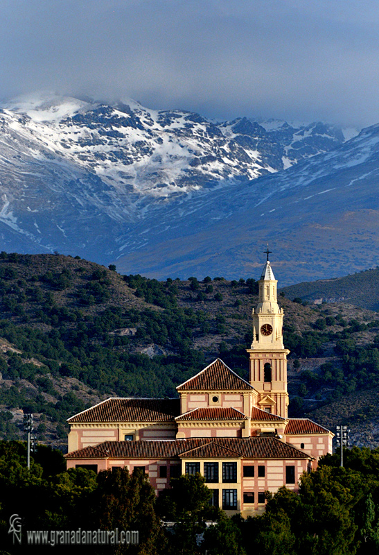 Cerro de la Virgen de Motril y Sierra Nevada. 
